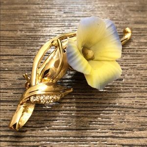 G.E. WLIND Ceramic Porcelain Flower Pin Goldtone